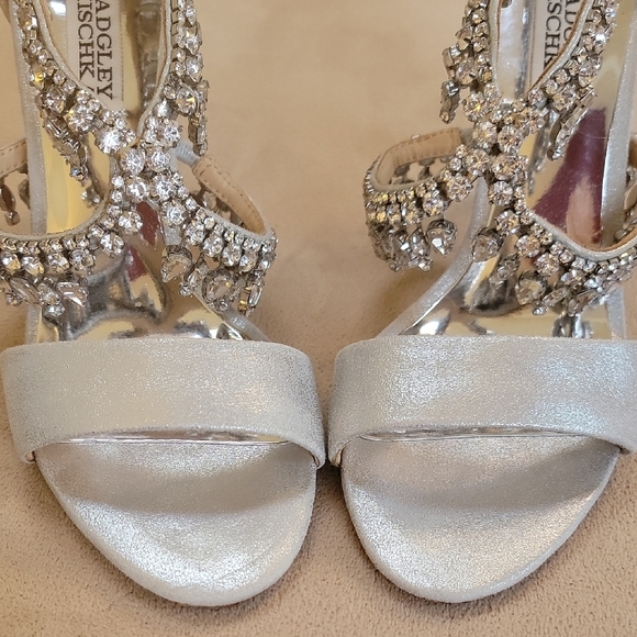 Badgley Mischka Women's Silver Heels Size 6.5 EUC - Picture 7 of 11